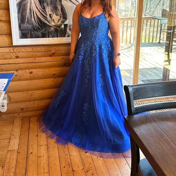 - Blue prom dress - Picture 2 of 2